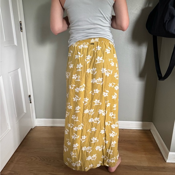 Billabong Floral Smocked Skirt - Picture 4 of 11